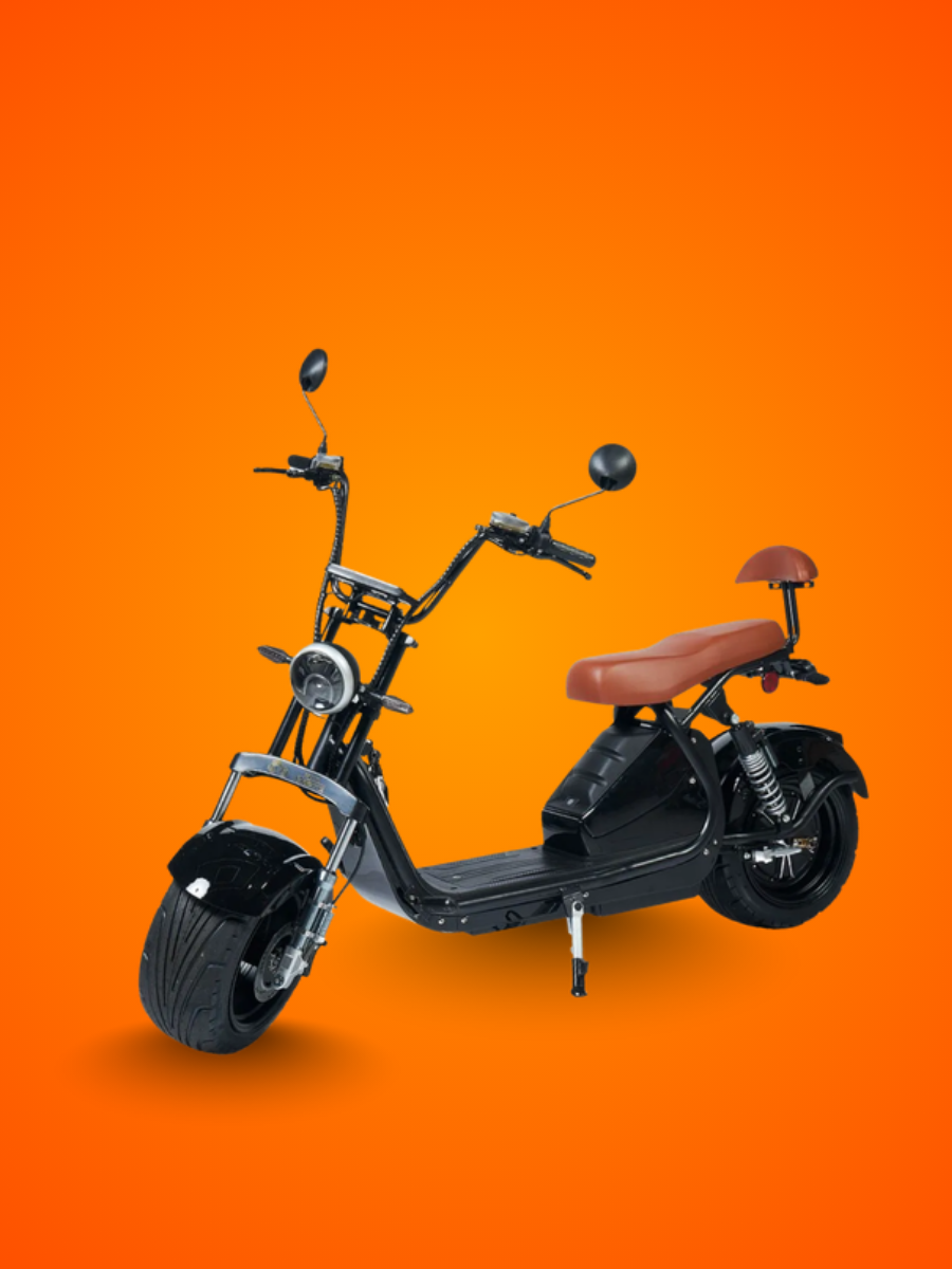Scooter elétrica preta sobre fundo laranja, prêmio do sorteio Conexão Premiada da CST Internet